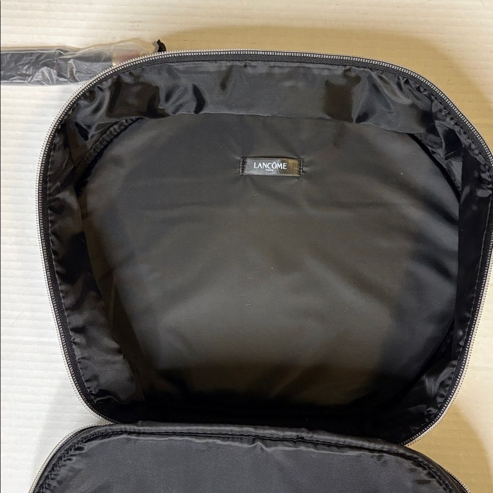 Lancôme Paris Black Patent Cosmetics Bag - Picture 5 of 6